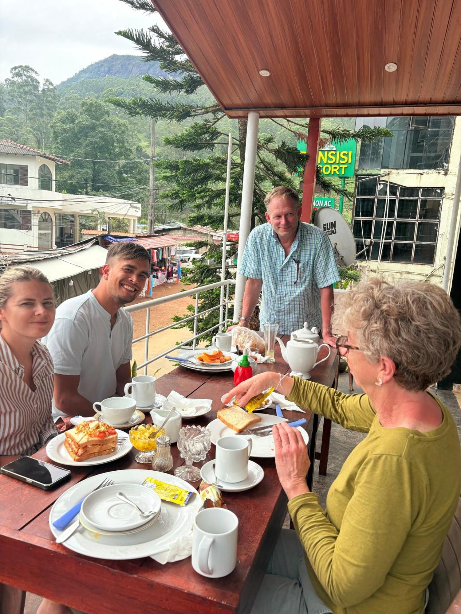 Siumi Rest Hotel Nallathanniya Bagian luar foto
